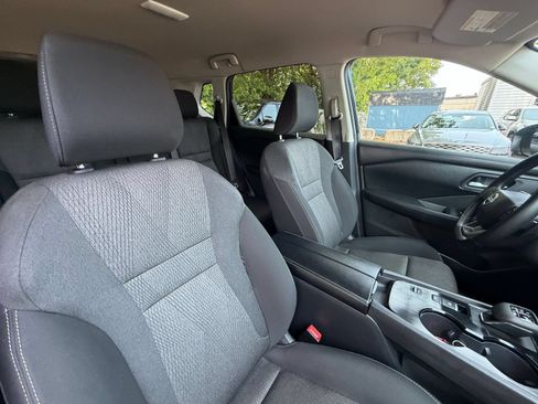 Used 2025 Nissan Rogue SV FWD image 33