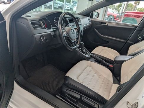Used 2016 Volkswagen Jetta Sport image 6