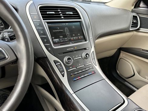 Used 2016 Lincoln MKX Reserve w/ Climate Package image 19