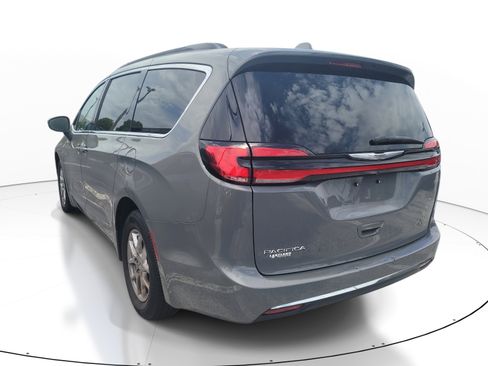 Used 2022 Chrysler Pacifica Touring-L FWD image 5
