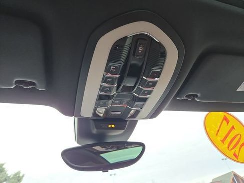 Used 2017 Porsche Macan image 28