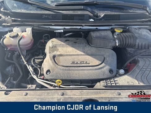 Used 2024 Chrysler Pacifica Touring-L image 10