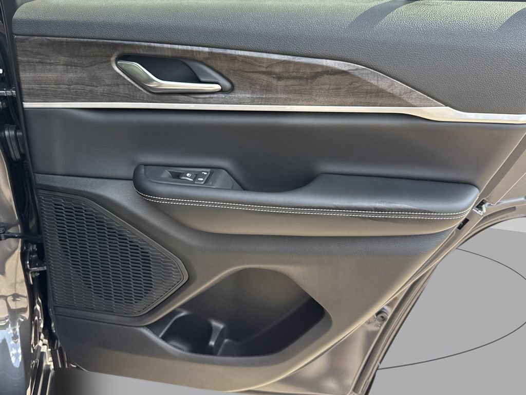 New 2026 Jeep Grand Cherokee Altitude RWD image 34