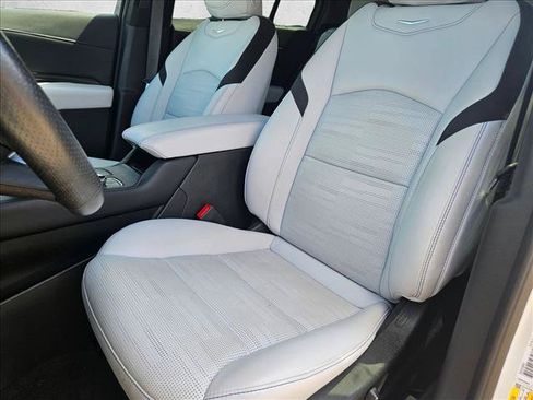 Used 2024 Cadillac XT4 Sport FWD image 12
