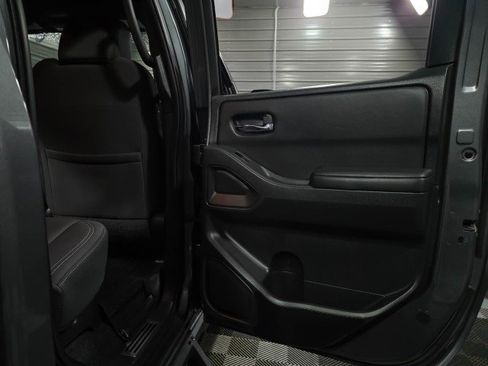 Used 2023 Nissan Frontier SV w/ Midnight Edition Package image 36