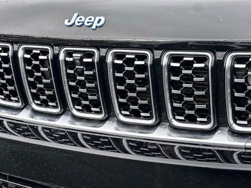 Used 2022 Jeep Grand Cherokee Summit w/ Advanced Protech Group IV image 4