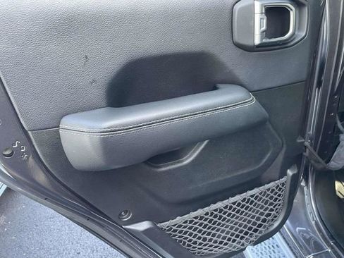 Used 2018 Jeep Wrangler Unlimited Sahara image 6