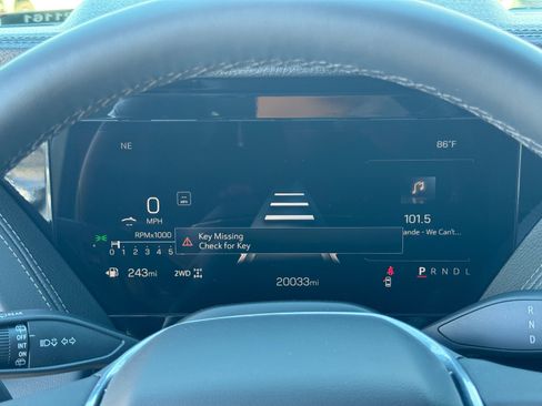 Used 2025 GMC Yukon XL Denali image 23