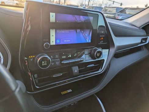 Used 2023 Toyota Highlander XLE image 21