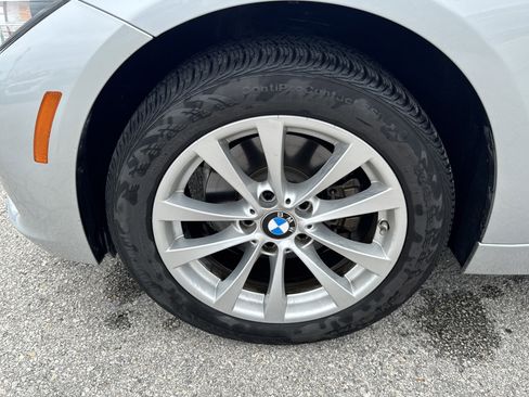 Used 2017 BMW 320i Sedan RWD image 8
