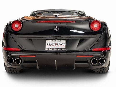 Used 2015 Ferrari California T image 22