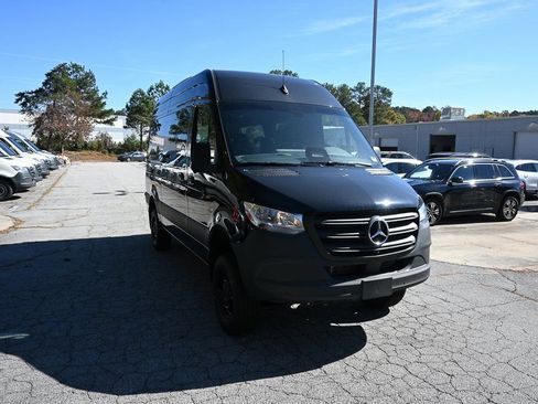 Used 2025 Mercedes-Benz Sprinter 2500 image 22