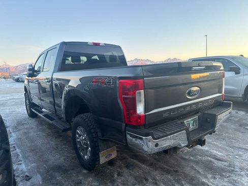 Used 2019 Ford F250 XLT w/ XLT Premium Package image 5