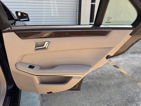 Used 2014 Mercedes-Benz E 350 4MATIC Sedan image 43
