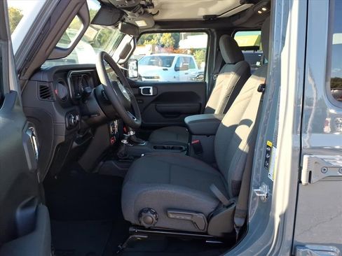 New 2025 Jeep Wrangler Unlimited Rubicon image 5