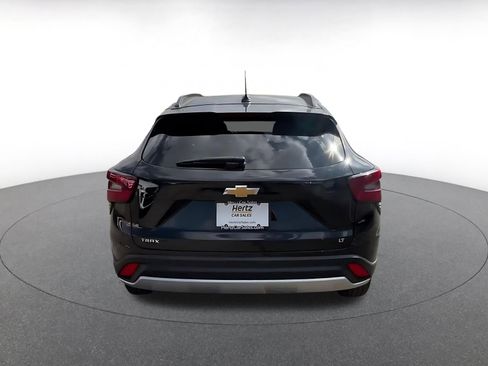 Used 2025 Chevrolet Trax LT w/ LT Convenience Package image 12