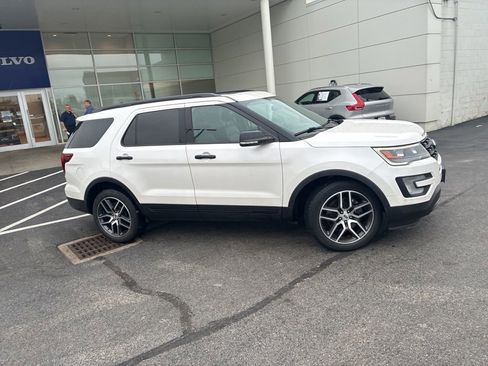 Used 2017 Ford Explorer Sport w/ Equipment Group 401A AWD/4WD image 2