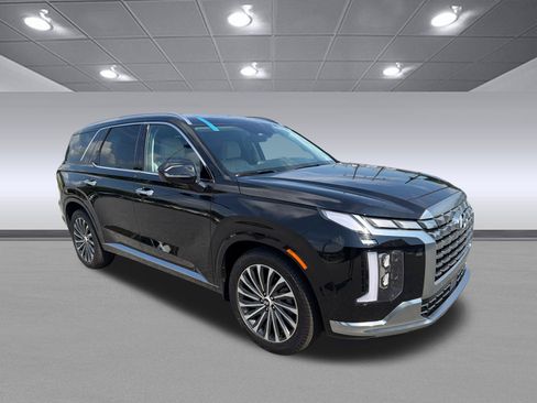 Certified 2025 Hyundai Palisade Calligraphy FWD image 3