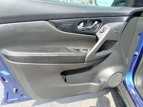 Used 2018 Nissan Rogue SL image 9