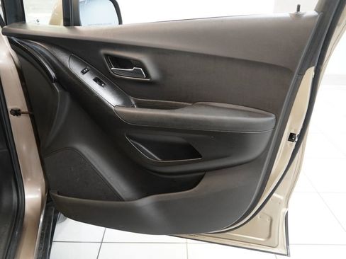Used 2018 Chevrolet Trax LS w/ LPO, Protection Package FWD image 30