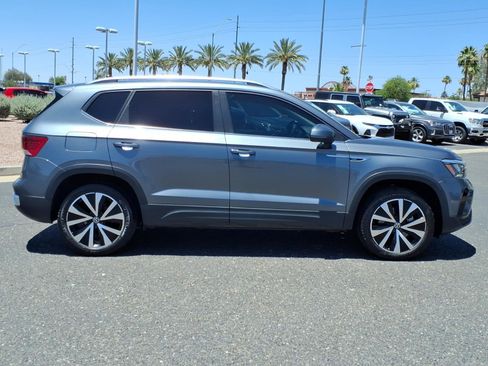 Certified 2023 Volkswagen Taos SE FWD image 8
