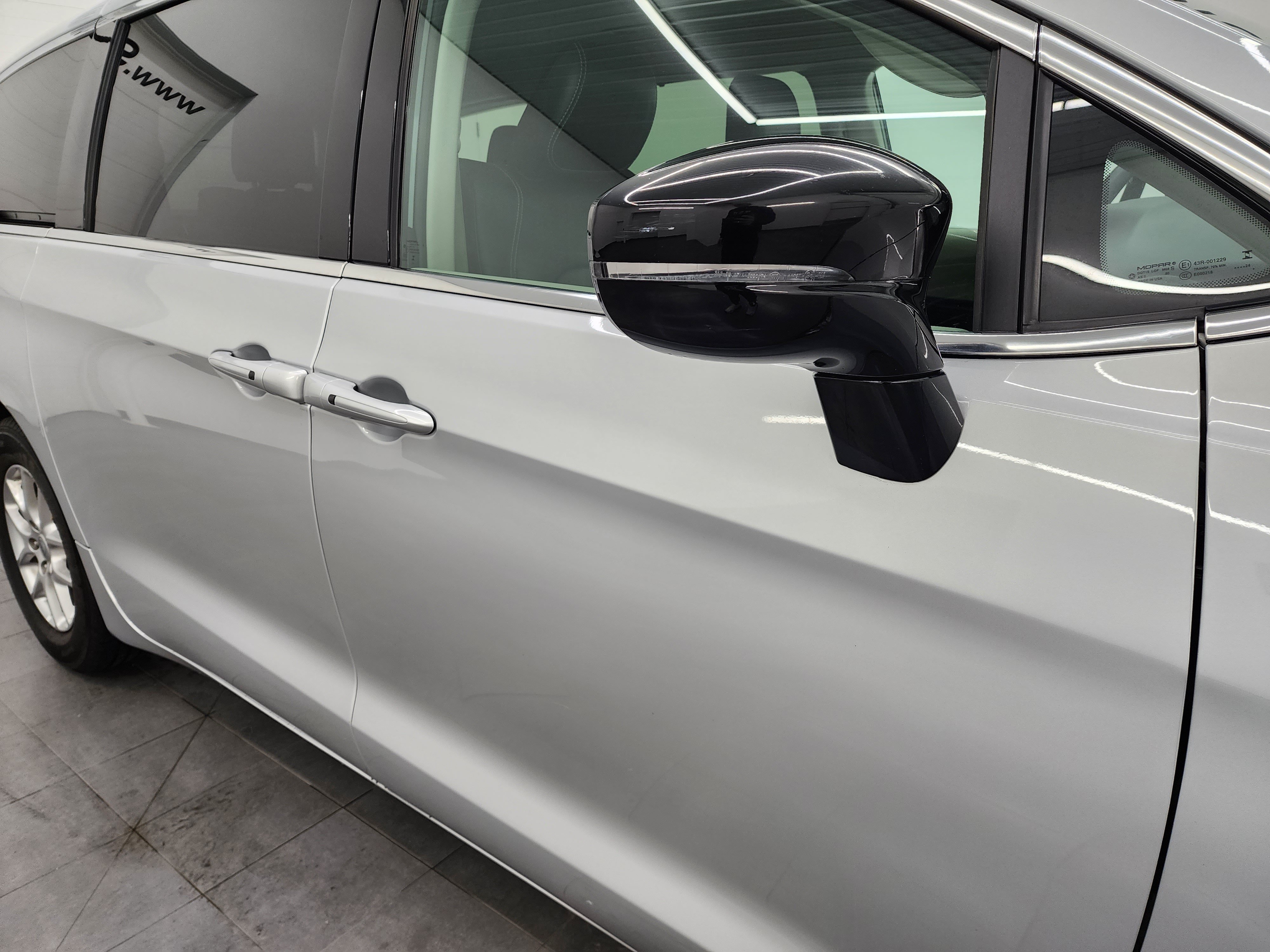 Used 2024 Chrysler Pacifica Touring-L FWD image 23