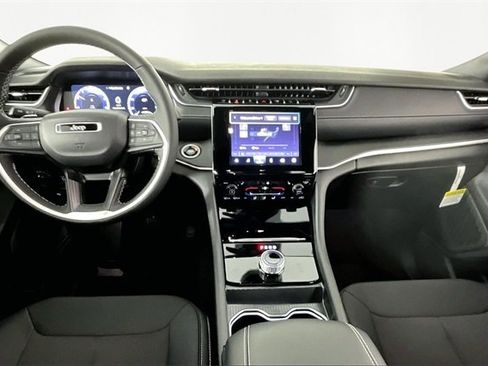 New 2025 Jeep Grand Cherokee L Laredo w/ Luxury Tech Group I image 6