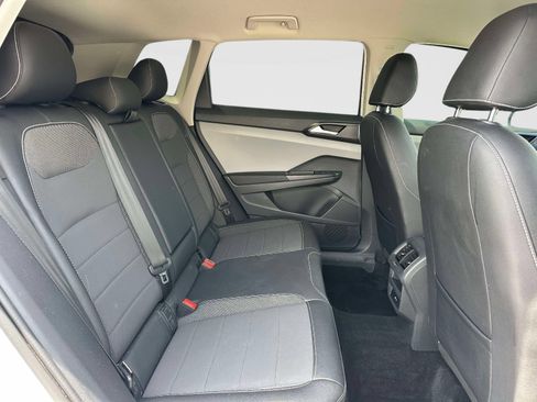 Certified 2022 Volkswagen Taos SE AWD/4WD image 11