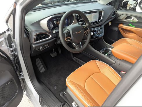 New 2026 Chrysler Pacifica Pinnacle image 11