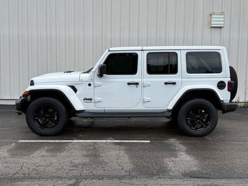 Used 2022 Jeep Wrangler Unlimited Sahara AWD/4WD image 2