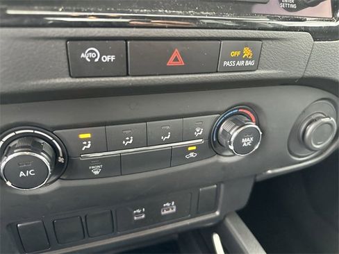 Used 2024 Nissan Frontier SV image 16
