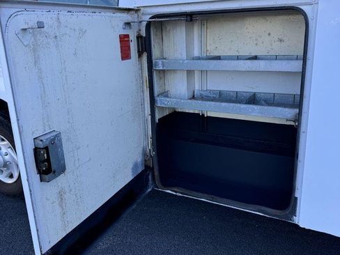 Used 2010 Ford E-350 and Econoline 350 Super Duty RWD image 31