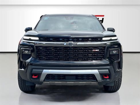 Used 2024 Chevrolet Traverse Z71 image 2