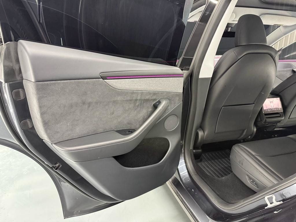 Used 2026 Tesla Model Y Long Range AWD/4WD image 18