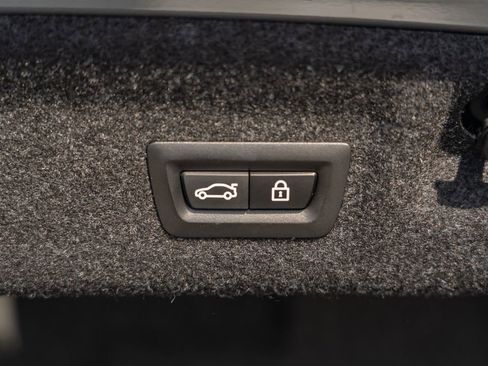 Used 2022 BMW M4 xDrive Competition w/ M Carbon Exterior Package image 10