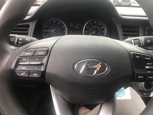 Used 2019 Hyundai Elantra SE w/ Cargo Package image 12