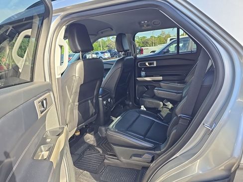 Used 2021 Ford Explorer XLT w/ Equipment Group 202A image 4