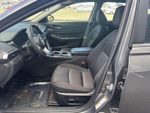 Used 2025 Nissan Altima 2.5 SV FWD image 28