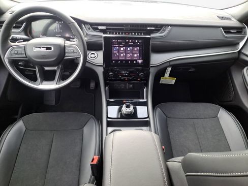 New 2025 Jeep Grand Cherokee Altitude image 20