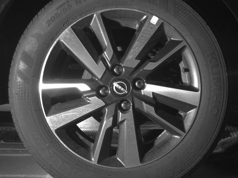 Used 2025 Nissan Versa SV FWD image 15
