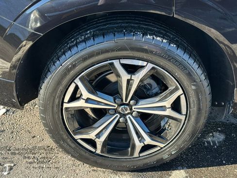 Used 2022 Volvo XC60 B5 Momentum w/ Climate Package image 10