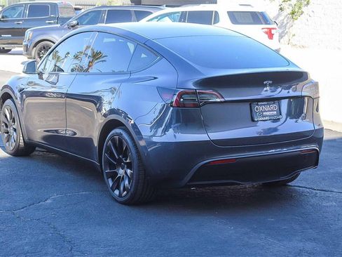 Used 2022 Tesla Model Y Long Range image 6