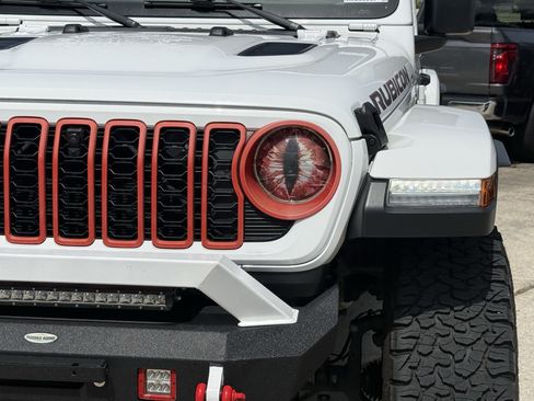Used 2024 Jeep Wrangler Unlimited Rubicon AWD/4WD image 12