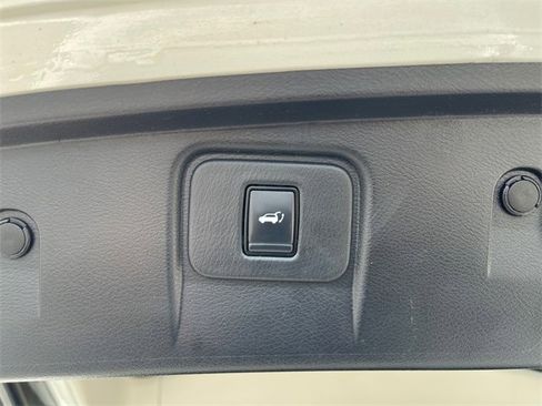 Used 2020 Nissan Murano SL image 18