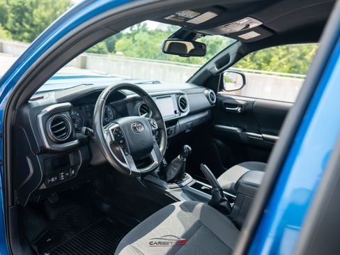 Used 2018 Toyota Tacoma TRD Sport AWD/4WD image 13