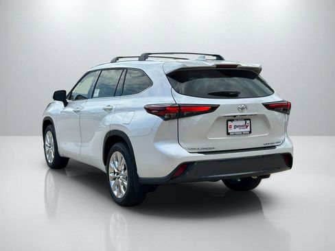 Used 2026 Toyota Highlander Limited image 7