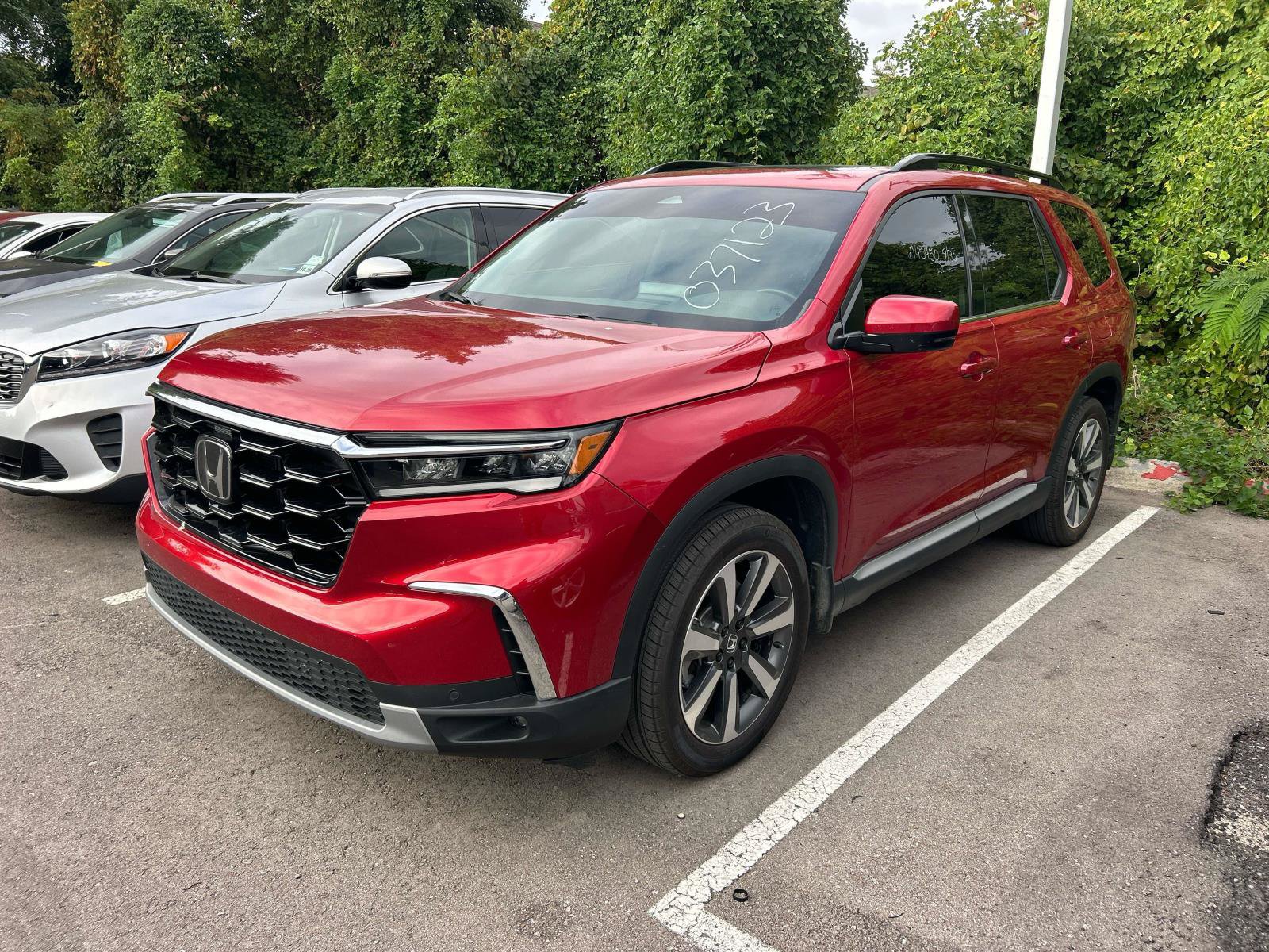 Used 2025 Honda Pilot Touring image 4