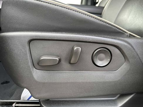 Used 2024 GMC Yukon SLT image 13