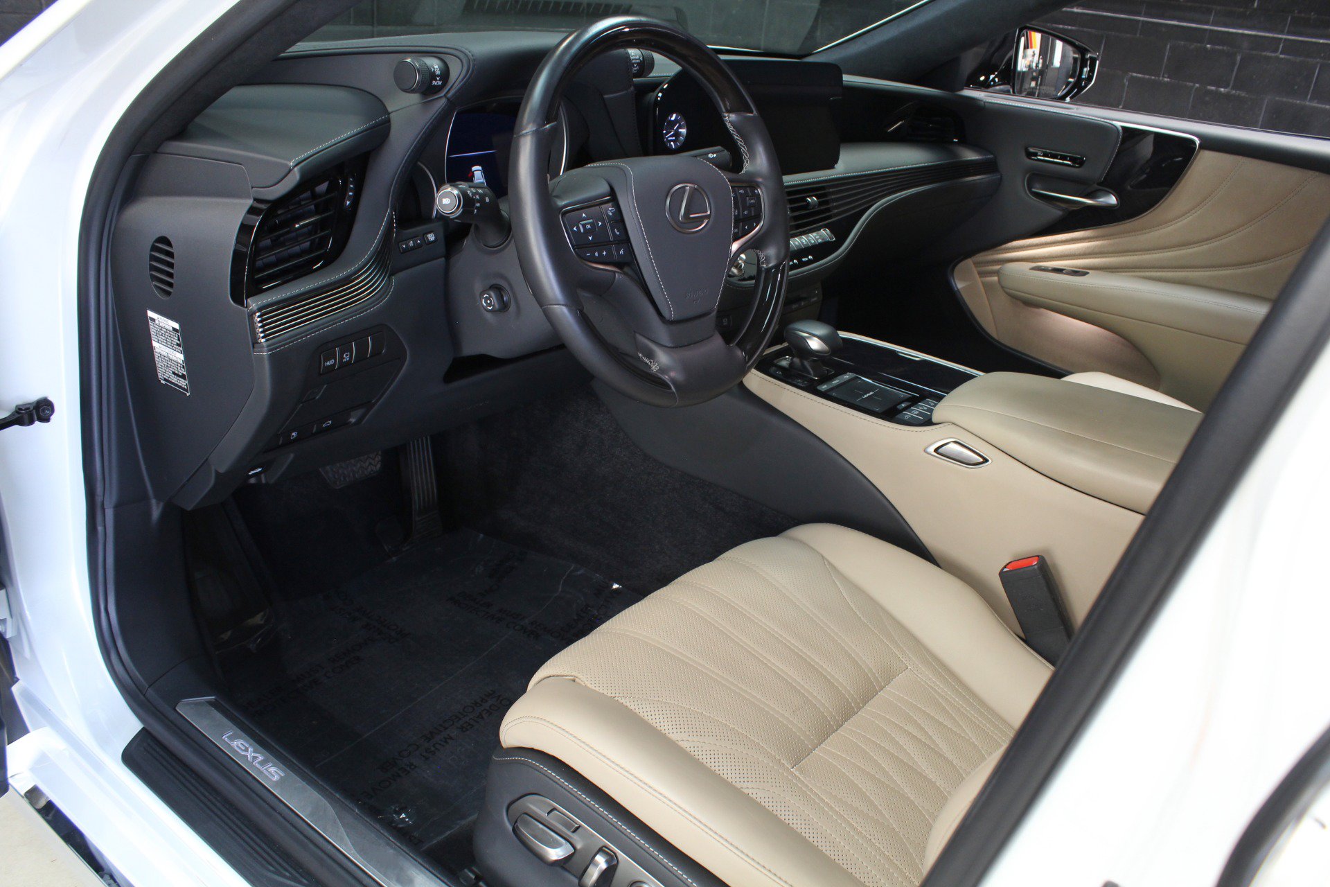 Used 2022 Lexus LS 500 w/ Interior Upgrade Package RWD image 34