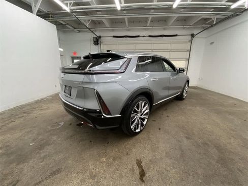 Certified 2024 Cadillac Lyriq Luxury image 6